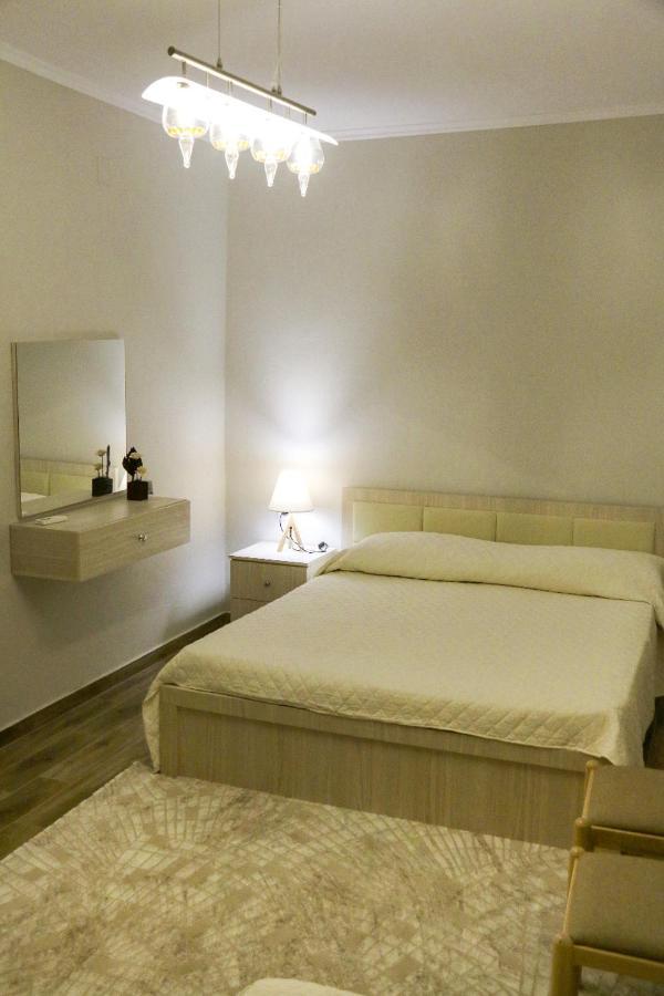 New Bazaar Arben'S Apartment ティラナ エクステリア 写真
